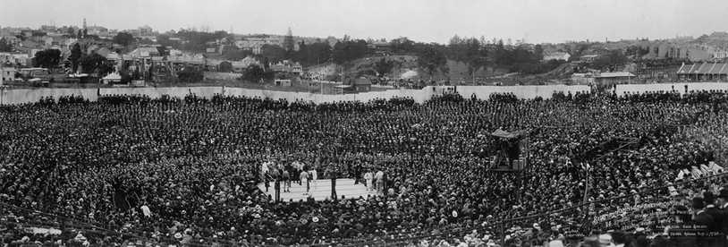 Kerry & Co's panoramic image of the preliminaries to the Burns–Johnson fight